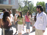 Difusores alumnos de Odontología realizaron un recorrido por las instalaciones de la Facultad junto a los postulantes.