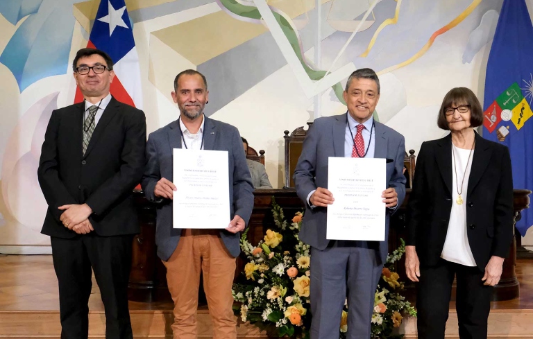Las autoridades universitarias junto a los profesores titulares Alvaro Promis y Roberto Pizarro