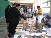 Ocho son los libreros que expondrán durante la Feria del Libro Usado en el Hall de la Facultad de Odontología.