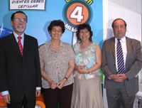 De izq. a der.: Rector Víctor Pérez, Dra. Olaya Fernández, Dra. Gisela Zillmann y Decano Julio Ramírez