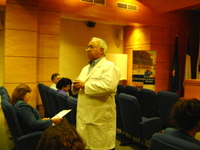 El Dr. Jorge Cabargas, Director del Departamento de Prótesis, fue el encargado de abrir el Programa de la Jornada.