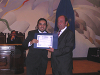 En la imagen, Dr. Andrés Hidalgo y Decano del Facultad de Odontología Prof. Dr. Julio Ramírez.