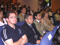 Ignacio Castañón, Presidente del Centro de Estudiantes de Odontología junto al Prof. Dr. Milton Ramos, Director de Asuntos Estudiantiles de la Facultad.