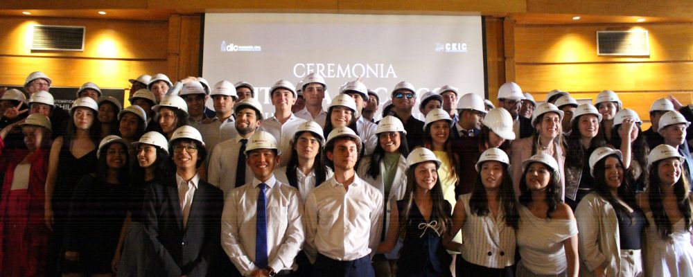 Generación 2023 recibe su tradicional casco blanco