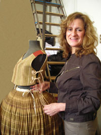 Este viernes 24 de octubre a las 20 hrs. se realizará una muestra de vestuario que recorre el traje de la mujer campesina desde el siglo XVIII hasta nuestros días.