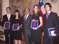Dr. Julio Ramírez junto a los Mejores Alumnos de la Promoción 2007.
