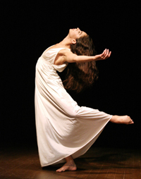 La bailarina Paola Moret obtuvo su tercer premio Altazor por su exitosa participación en el espectáculo coreográfico "Sinfonía Fantástica", creación de Gigi Caciuleanu. 