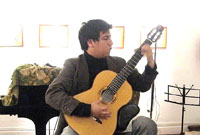 Los estudiantes de guitarra Alejandro Escobar y Alexis Vallejos (en la foto) ofrecieron seis conciertos solistas en Buenos Aires. Sus actuaciones fueron muy bien recibidas por el público.