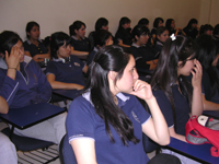 Las estudiantes manifestaron gran interés por conocer la Facultad de Odontología de la Universidad de Chile.
