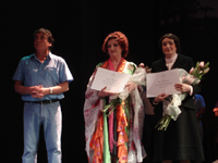 Diana Sanz y Blanca Mallol son parte del elenco de "La Remolienda", obra escrita por Alejandro Sieveking hace más de treinta años y que fue dirigida por Raúl Osorio en la Sala Antonio Varas.