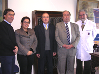 En la imagen, de izquierda a derecha,: Prof. Dr. Jorge Gamonal; Srta. Pamela Zúñiga, Sr. José Luis Méndez, Decano Prof. Dr. Julio Ramírez y Vicedecano Prof. Dr. Omar Campos.
