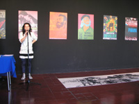 "Es necesario que el arte esté en las calles y que la U. de Chile recobre su carácter de universidad pública", dijo Consuelo Achurra, estudiante de Lic. en Artes Plásticas, durante la ceremonia.