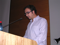 Dr. Nicolás Dutzan, presentó al Dr. Iván Urzúa y su conferencia "Caries: Historia Natural de una enfermedad".