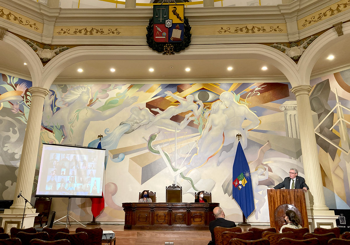 Universidad De Chile Entregó Medalla Doctoral A 146 Nuevos Graduados Y ...