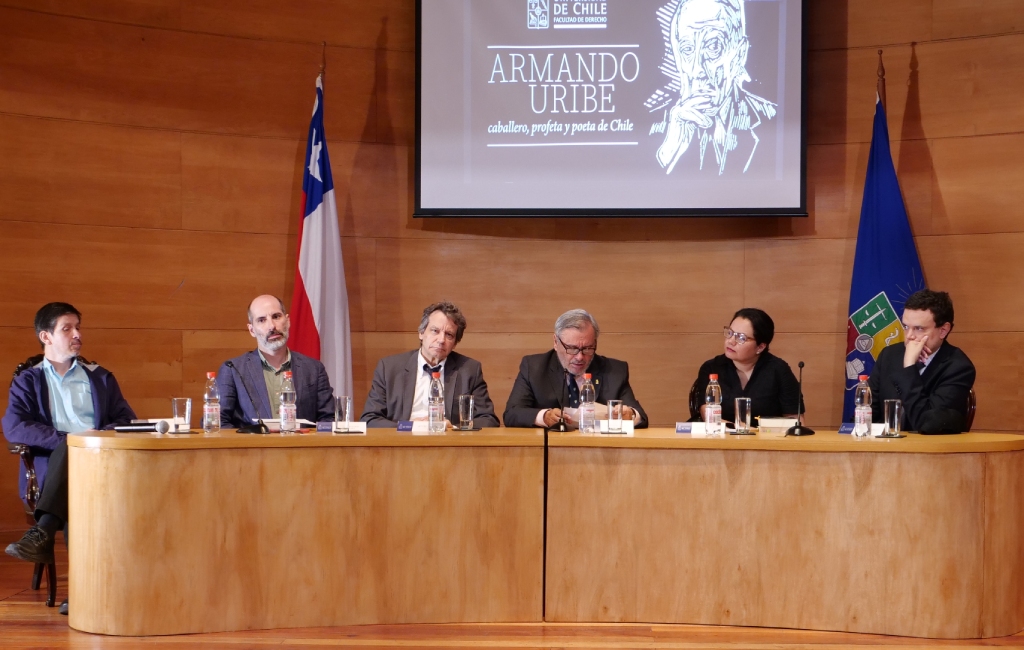 La primera jornada del ciclo se llamó “Armando Uribe: caballero, profeta y poeta de Chile” y se efectuó en el Aula Magna.