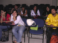 Un gran interés despertó, entre los estudiantes de la Escuela de Pregrado, la conferencia  "Esmalte  Dental" que dictó el Dr. Oyarzún.