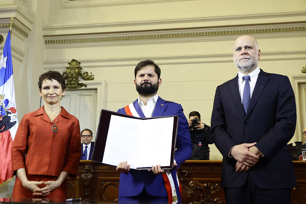 El presidente Gabriel Boric aceptó la propuesta de una nueva constitución
