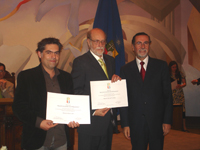 Mauricio Barría y Manuel Calonge, ambos de la Facultad de Artes, fueron distinguidos con el premio "Mejor Docente de Pregrado" 2010.